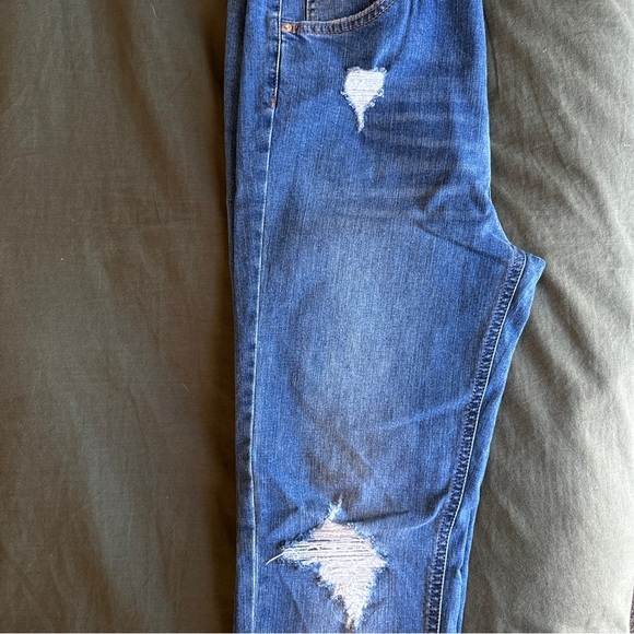 High Rise Ripped Jeans - Picture 8 of 8